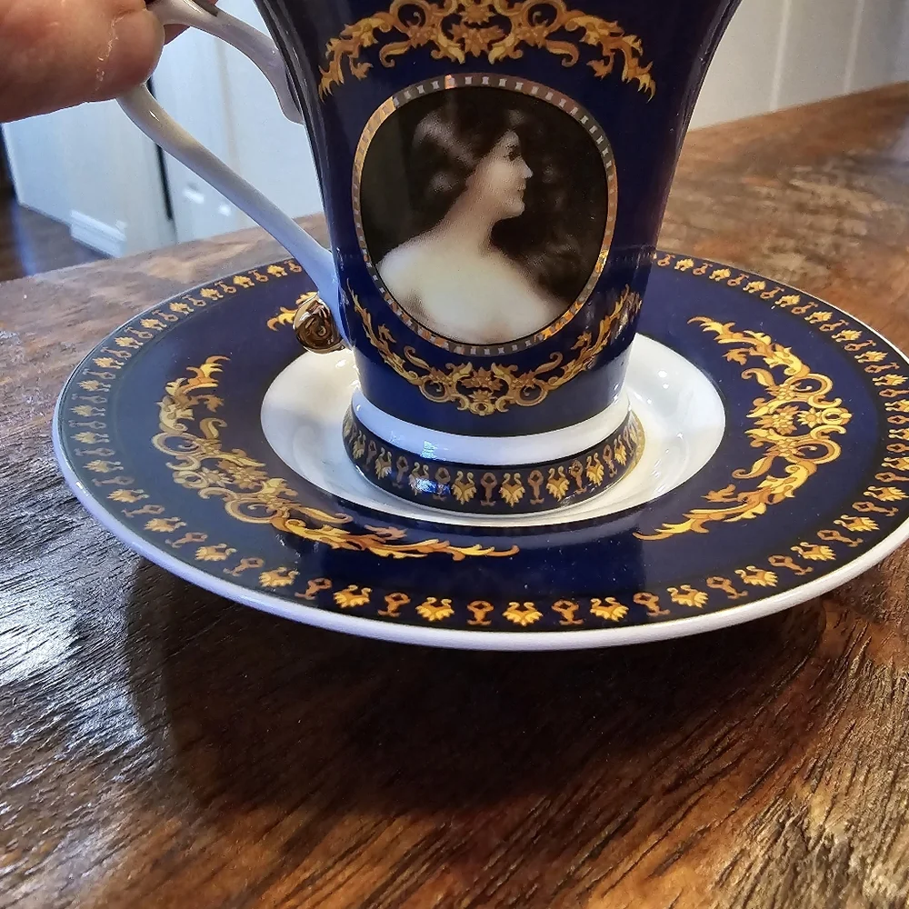 LIMOGES - HAND PAINTED - FINE PORCELAIN LADY IN CAMEO CUP SAUCER, SET OF FOUR - Picture 2 of 4